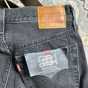 NWT Aritzia Levis  26